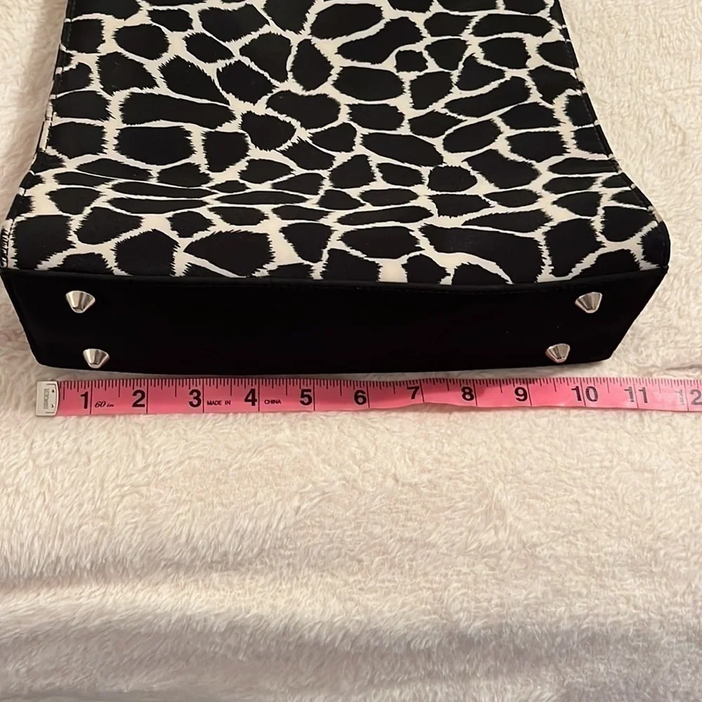 𝅺APOSTROPHE Black and Cream Animal Print Shoulder Bag